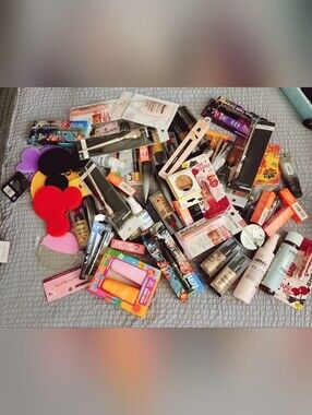 Assorted Women’s Makeup Lot Difren Stuff